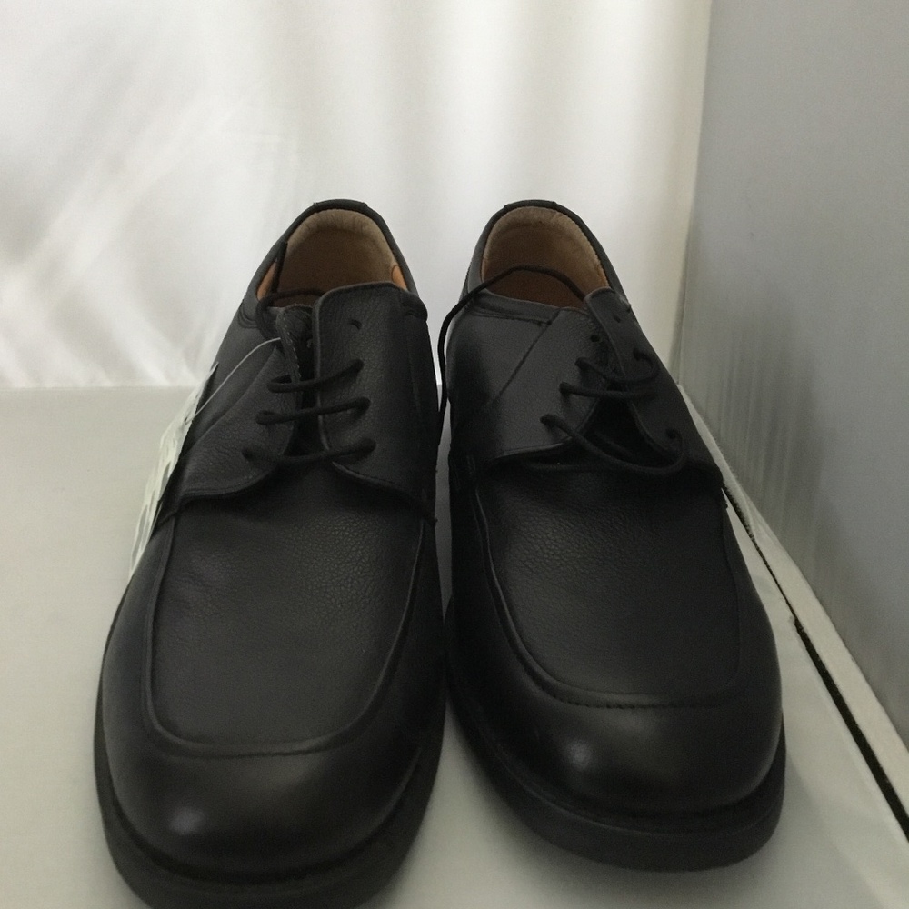 DRESS-UP SHOES FOR MEN.